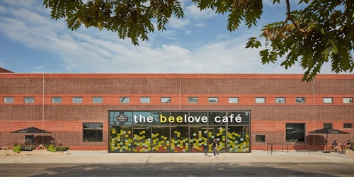 front street view of "Bee cafe"